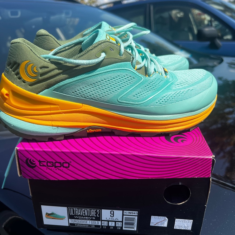 Topo ultraventure 2 womens 9- new